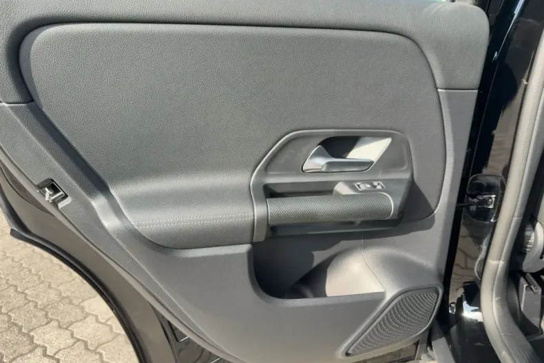 Mercedes-Benz GLA 250 din 2021 cu 45.860 km - oferta MER168364 - foto 17