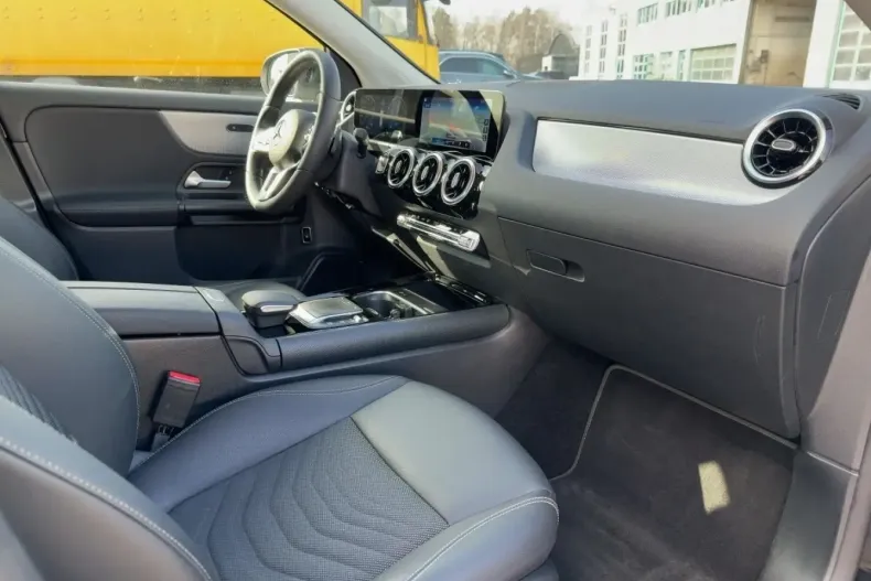 Mercedes-Benz GLA 250 din 2021 cu 45.860 km - oferta MER168364 - foto 18