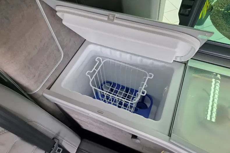 Volkswagen T6 California din 2021 cu 42.568 km - oferta VOL168369 - foto 6