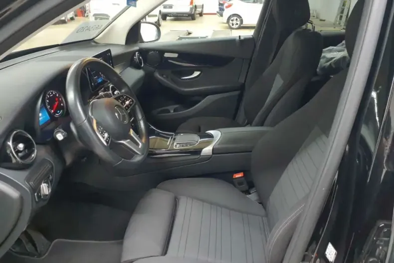 Mercedes-Benz GLC 300 din 2021 cu 53.981 km - oferta MER168370 - foto 3