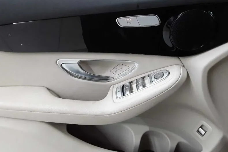 Mercedes-Benz GLC 220 din 2022 cu 41.205 km - oferta MER168373 - foto 4