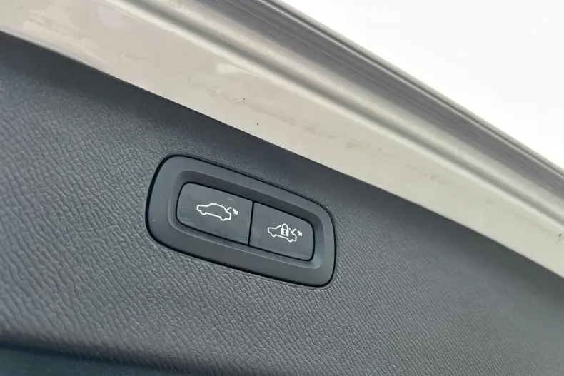 Volvo XC90 din 2021 cu 59.307 km - oferta VOL168391 - foto 32