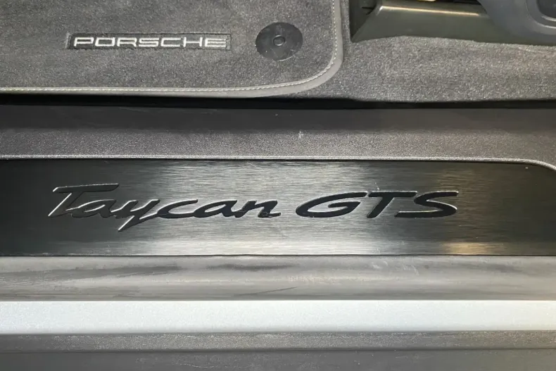 Porsche Taycan din 2023 cu 41.000 km - oferta POR168415 - foto 29