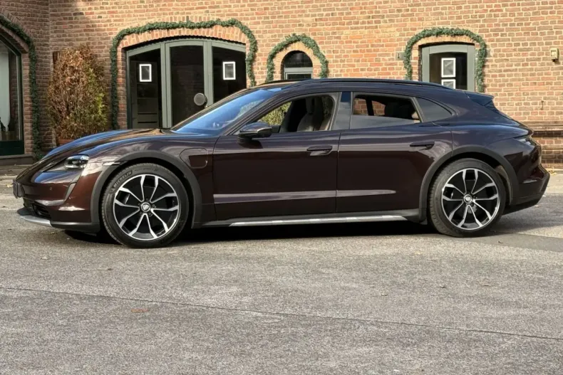 Porsche Taycan din 2023 cu 20.100 km - oferta POR168419 - foto 17