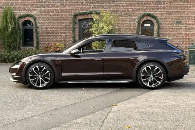 Porsche Taycan din 2023 cu 20.100 km - oferta POR168419 - foto 22