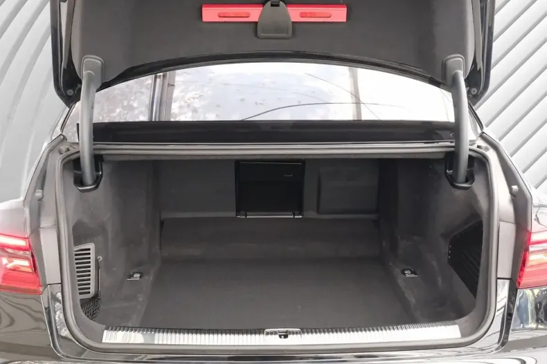 Audi A8 din 2023 cu 48.586 km - oferta AUD168458 - foto 6