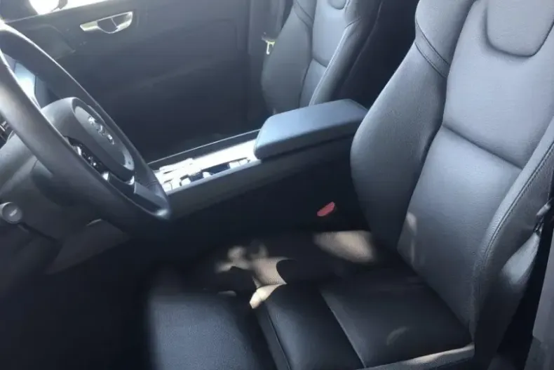 Volvo XC60 din 2024 cu 10.278 km - oferta VOL168466 - foto 7