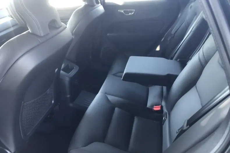 Volvo XC60 din 2024 cu 10.278 km - oferta VOL168466 - foto 8