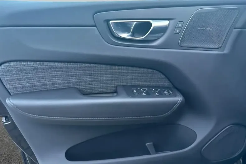 Volvo XC60 din 2024 cu 27.599 km - oferta VOL168468 - foto 11