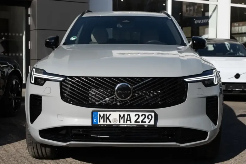 Volvo XC90 din 2025 cu 9.750 km - oferta VOL168469 - foto 1