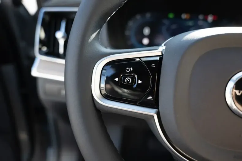 Volvo XC90 din 2025 cu 9.750 km - oferta VOL168469 - foto 11