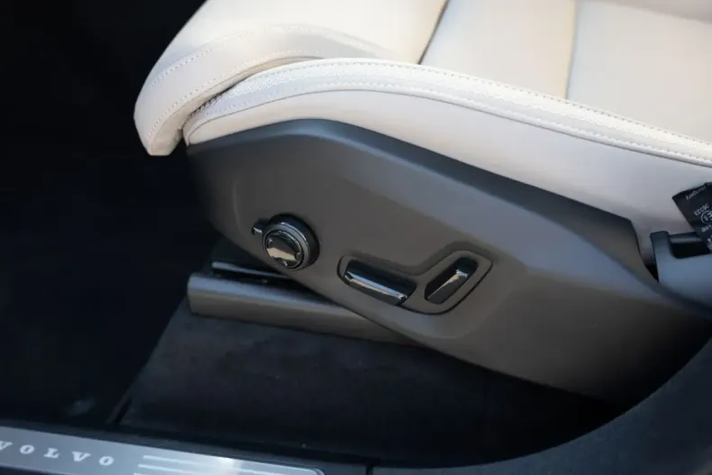 Volvo XC90 din 2025 cu 9.750 km - oferta VOL168469 - foto 16