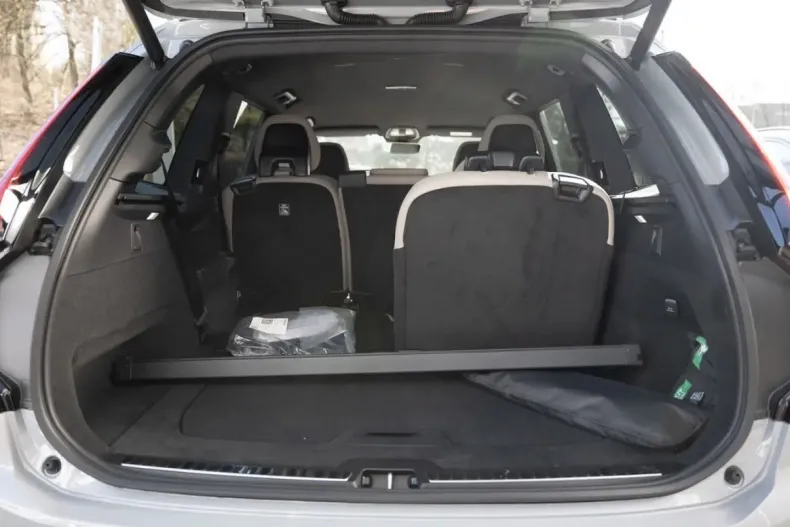 Volvo XC90 din 2025 cu 9.750 km - oferta VOL168469 - foto 19