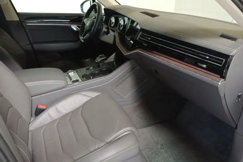 Volkswagen Touareg din 2021 cu 59.404 km - oferta VOL168537 - foto 7