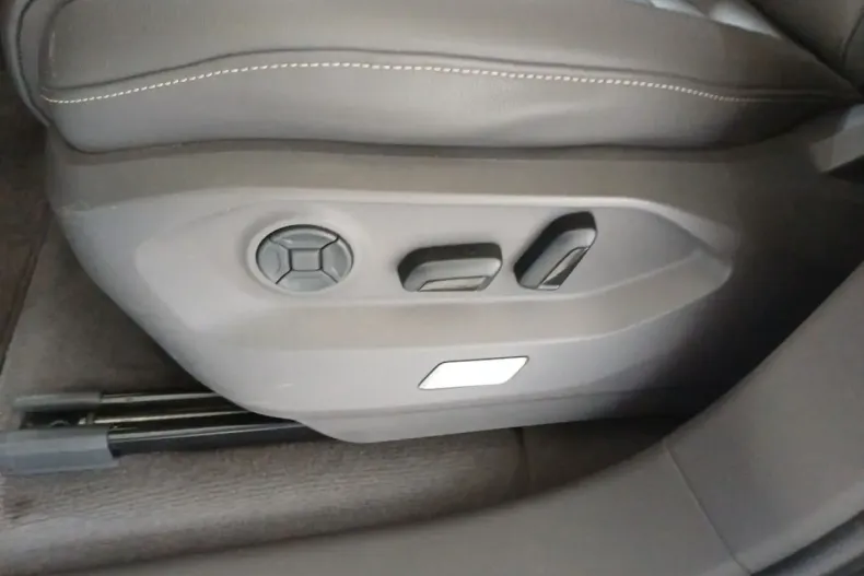 Volkswagen Touareg din 2021 cu 59.404 km - oferta VOL168537 - foto 15