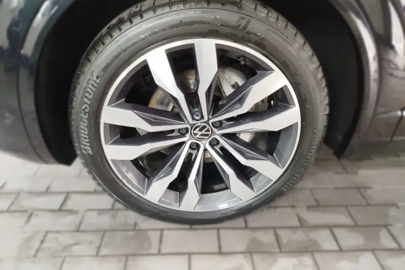 Volkswagen Touareg din 2021 cu 69.600 km - oferta VOL168539 - foto 2