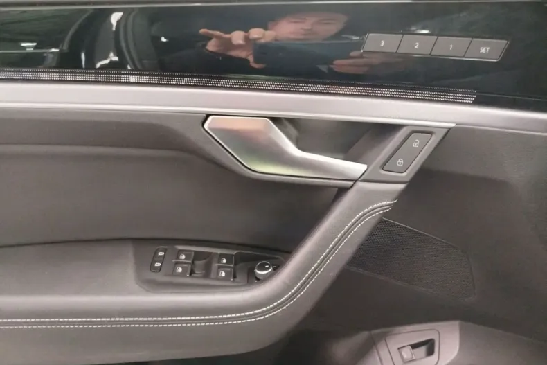 Volkswagen Touareg din 2021 cu 69.600 km - oferta VOL168539 - foto 6