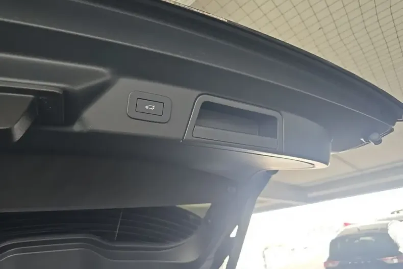 Land Rover Range Rover Velar din 2024 cu 1.017 km - oferta LAN168546 - foto 15