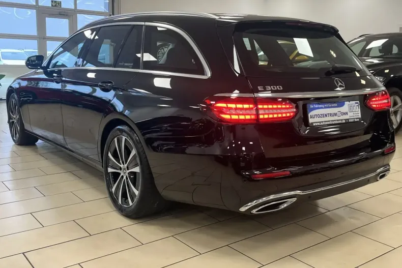 Mercedes-Benz E 300 din 2021 cu 99.987 km - oferta MER168571 - foto 8