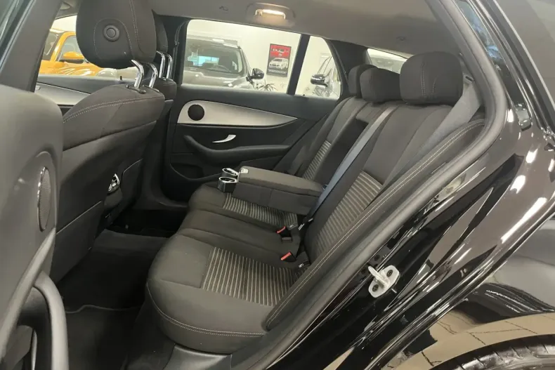 Mercedes-Benz E 300 din 2021 cu 99.987 km - oferta MER168571 - foto 19