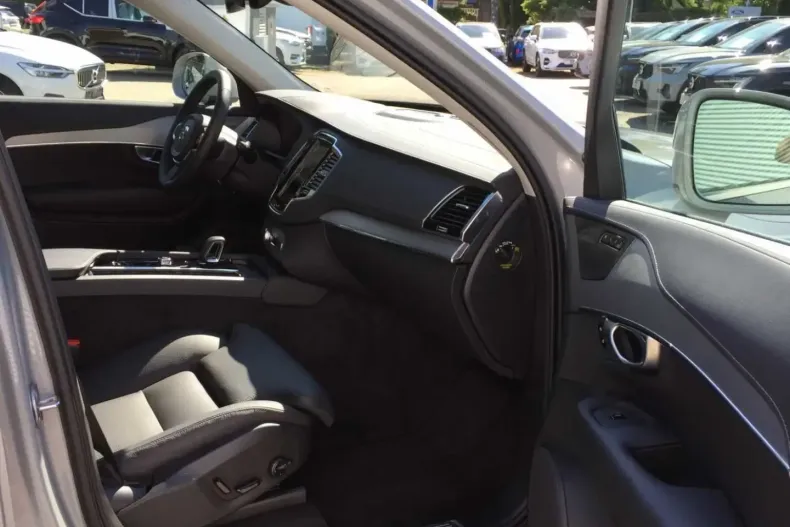 Volvo XC90 din 2024 cu 12.500 km - oferta VOL168582 - foto 4