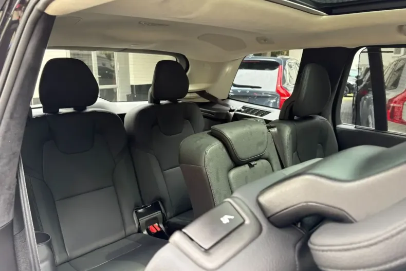 Volvo XC90 din 2024 cu 48.870 km - oferta VOL168585 - foto 13