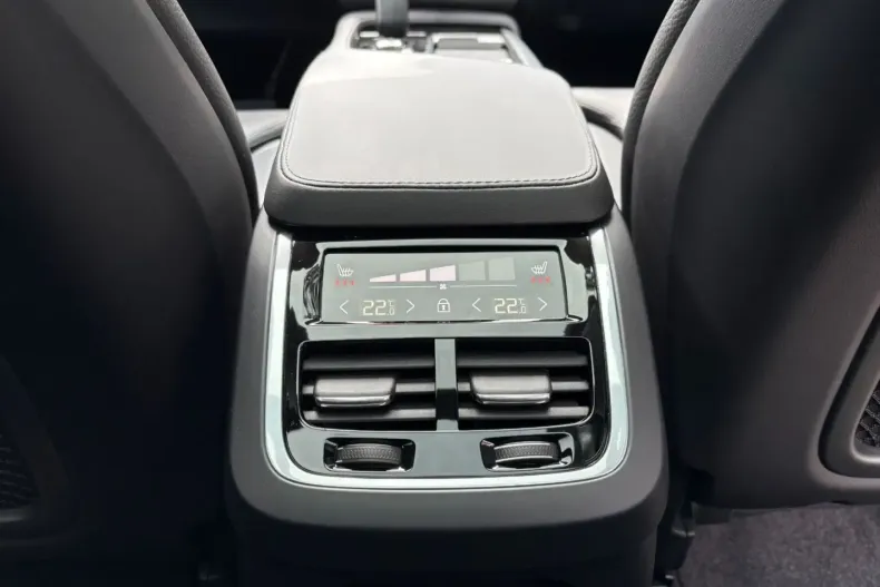 Volvo XC90 din 2024 cu 48.870 km - oferta VOL168585 - foto 15