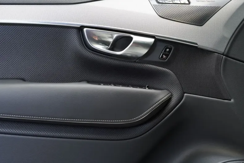 Volvo XC90 din 2023 cu 66.554 km - oferta VOL168636 - foto 10