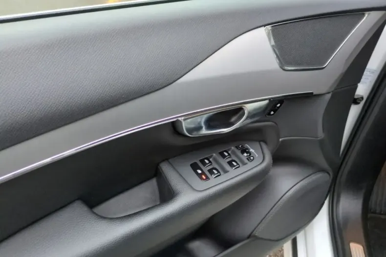 Volvo XC90 din 2021 cu 69.300 km - oferta VOL168695 - foto 8