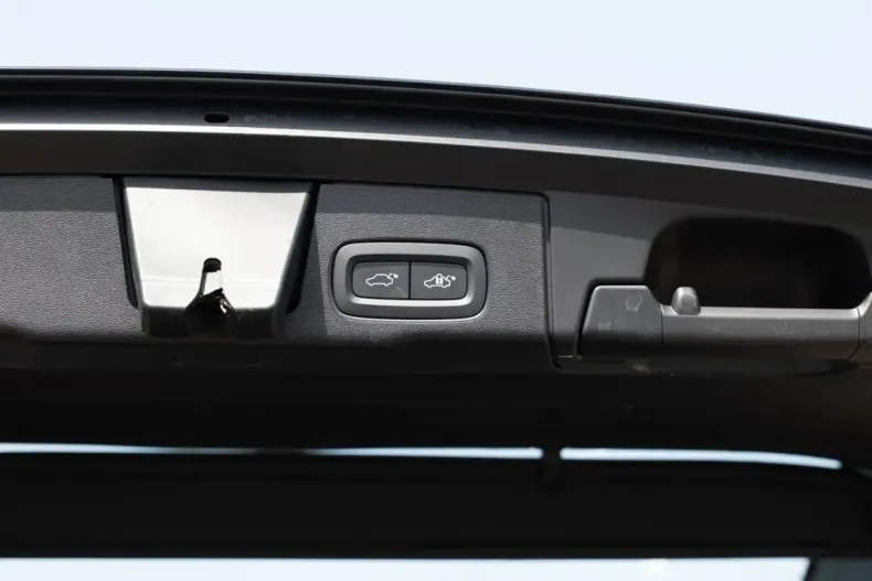 Volvo XC60 din 2023 cu 52.386 km - oferta VOL168714 - foto 8