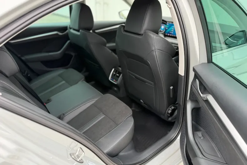 Skoda Octavia din 2025 cu 10 km - oferta SKO168896 - foto 28