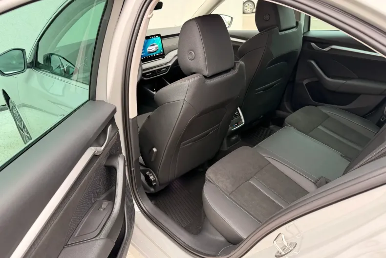 Skoda Octavia din 2025 cu 10 km - oferta SKO168896 - foto 29