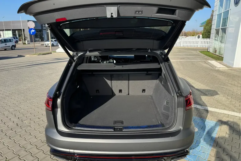 Volkswagen Touareg din 2025 cu 10 km - oferta VOL168914 - foto 7