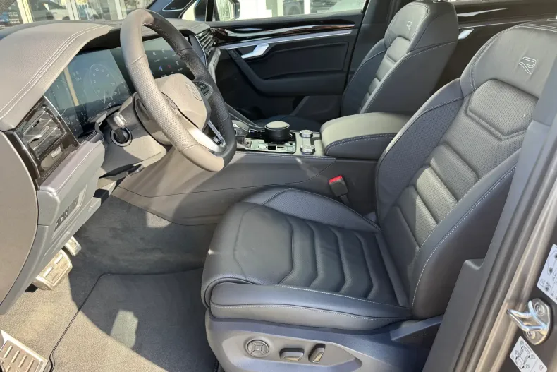 Volkswagen Touareg din 2025 cu 10 km - oferta VOL168914 - foto 10