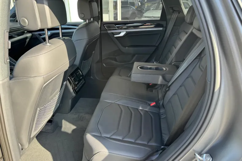 Volkswagen Touareg din 2025 cu 10 km - oferta VOL168914 - foto 11