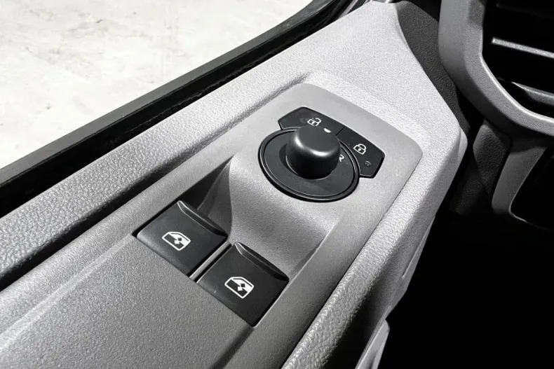 Volkswagen Transporter din 2025 cu 19 km - oferta VOL168923 - foto 19