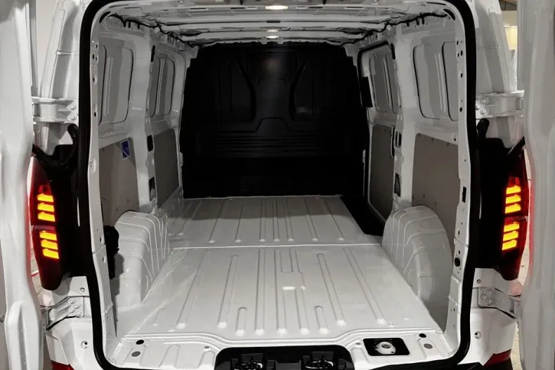 Volkswagen Transporter din 2025 cu 19 km - oferta VOL168923 - foto 31