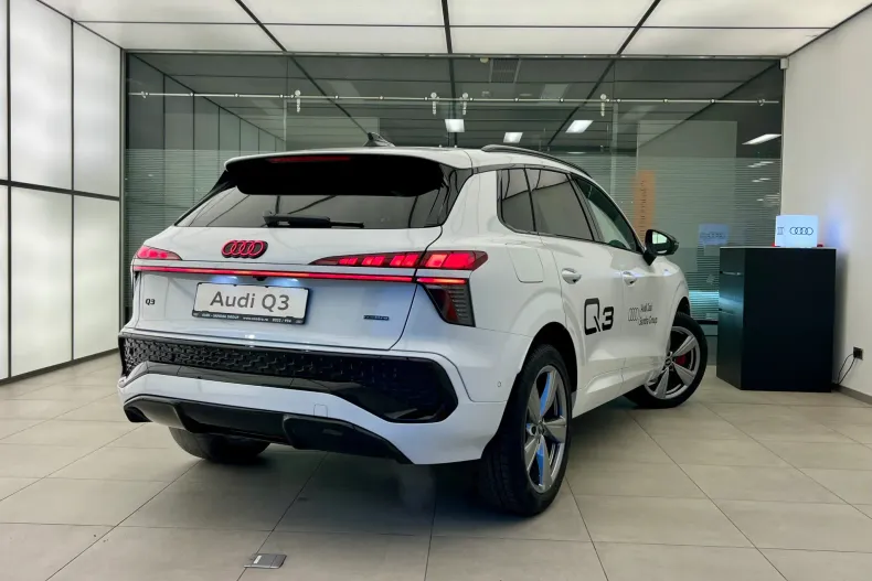 Audi Q3 din 2025 cu 1.500 km - oferta AUD168940 - foto 4