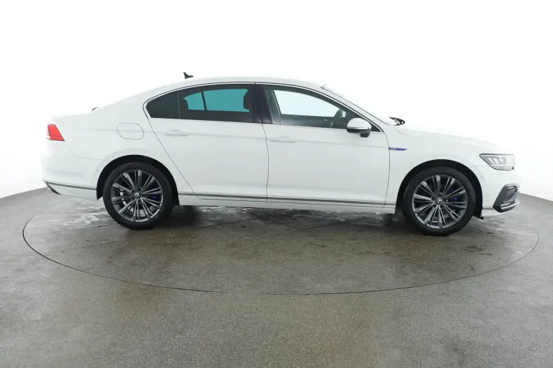 Volkswagen Passat din 2021 cu 75.472 km - oferta VOL168954 - foto 4