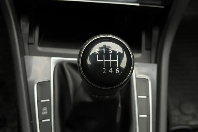 Volkswagen Golf din 2020 cu 44.900 km - oferta VOL168995 - foto 28