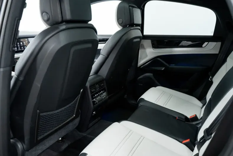 Porsche Cayenne din 2024 cu 12.797 km - oferta POR169014 - foto 28