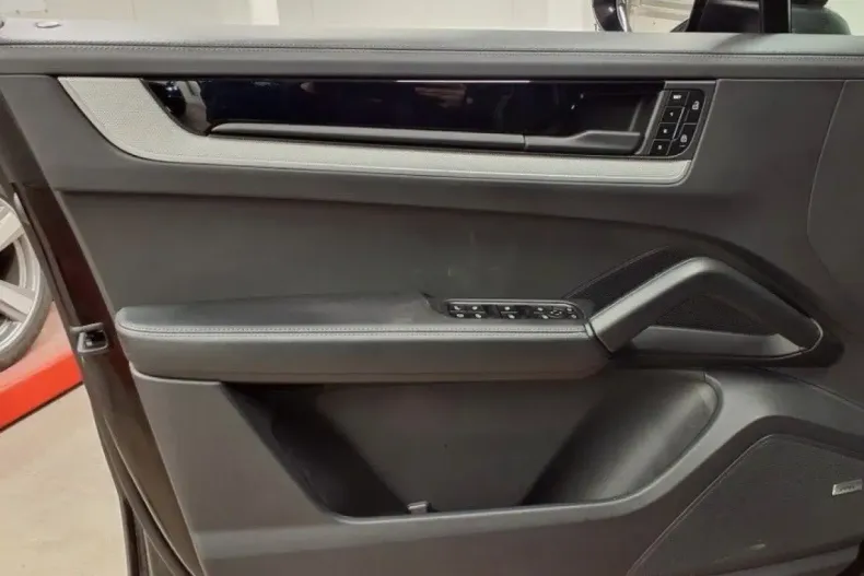 Porsche Cayenne din 2024 cu 23.950 km - oferta POR169020 - foto 7