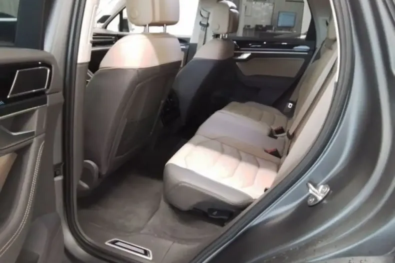 Volkswagen Touareg din 2023 cu 62.700 km - oferta VOL169025 - foto 6