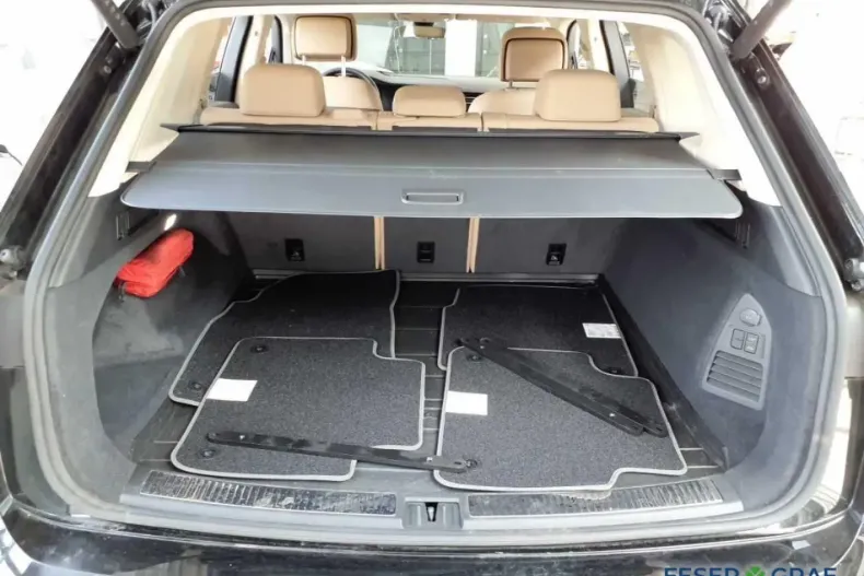 Volkswagen Touareg din 2024 cu 13.650 km - oferta VOL169028 - foto 9