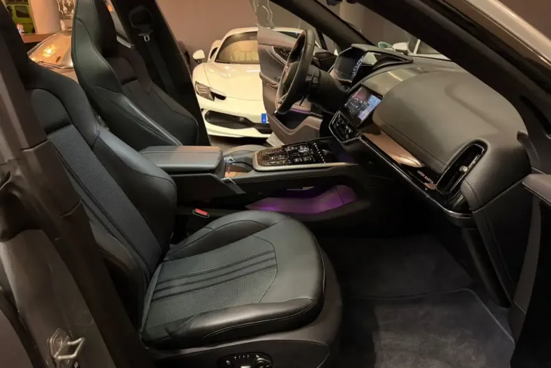 Aston Martin DBX din 2025 cu 18.000 km - oferta AST169032 - foto 10