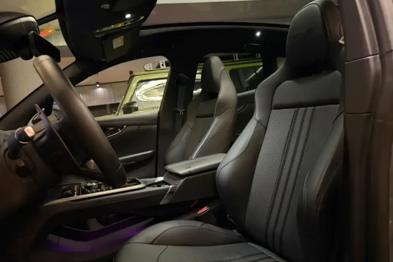 Aston Martin DBX din 2025 cu 18.000 km - oferta AST169032 - foto 11