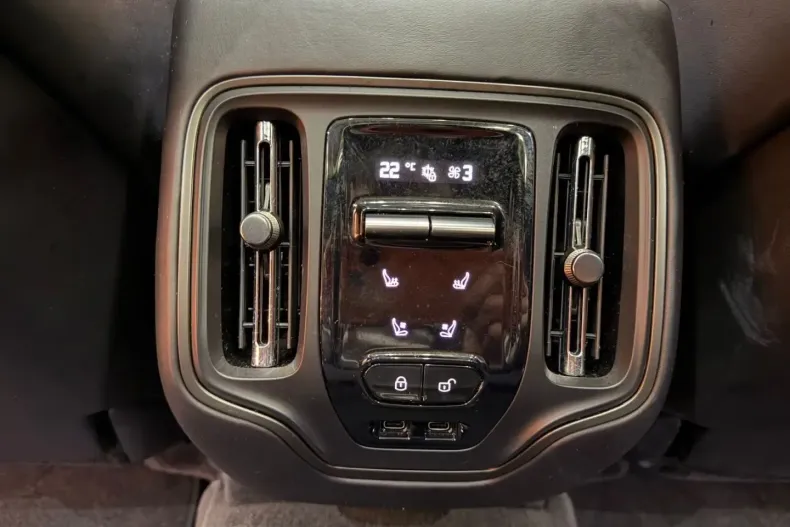 Aston Martin DBX din 2025 cu 18.000 km - oferta AST169032 - foto 17