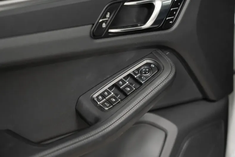 Porsche Macan din 2024 cu 9.400 km - oferta POR169051 - foto 18