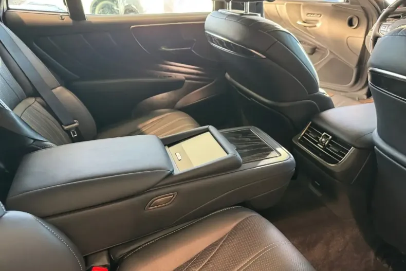 Lexus LS 500 din 2023 cu 12.898 km - oferta LEX169065 - foto 34