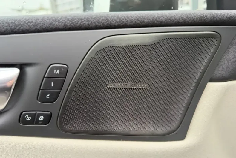 Volvo XC60 din 2022 cu 61.800 km - oferta VOL169083 - foto 12